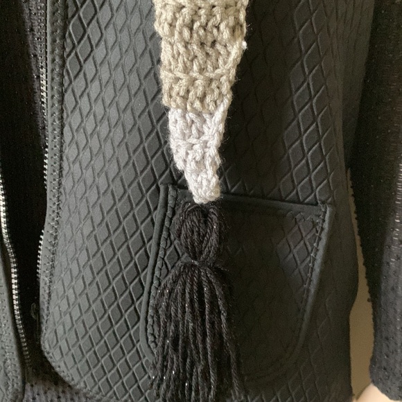 Womens crocheted scarf - Picture 3 of 7